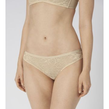 Triumph Amourette Charm Brazilian Slip Creamy Dream