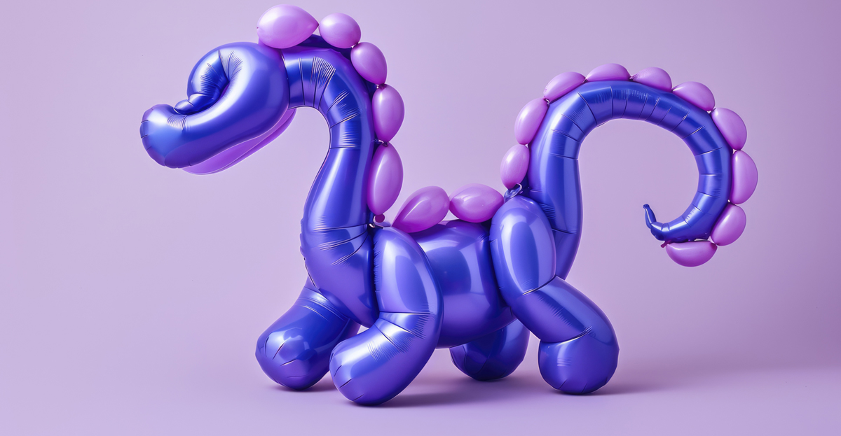 draakvormige paarse ballon op lila achtergrond